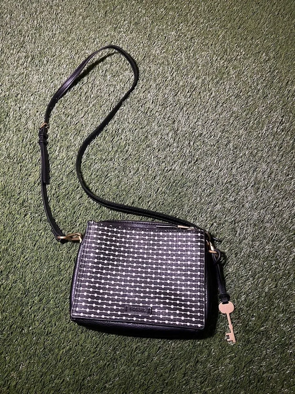 Fossil Black White Geometric Shoulder Bag Key Charm Zip Closure Inner Pockets